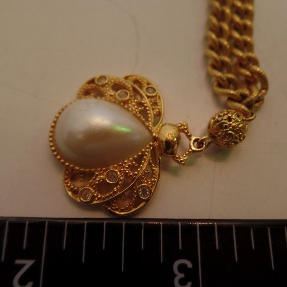 Vintage AVON Faux Pearl Bug/Scarab Goldtone Necklace & Pendant 18" - Picture 16 of 16